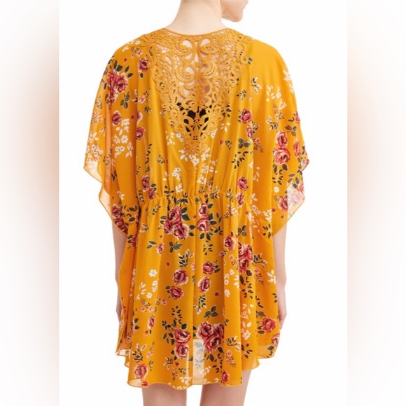 NWT💫 Beautiful Floral Kimono - Picture 3 of 4